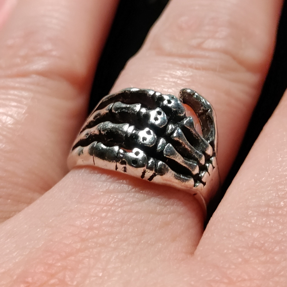 💀NEW Gothic Silver Skeleton Hand Ring